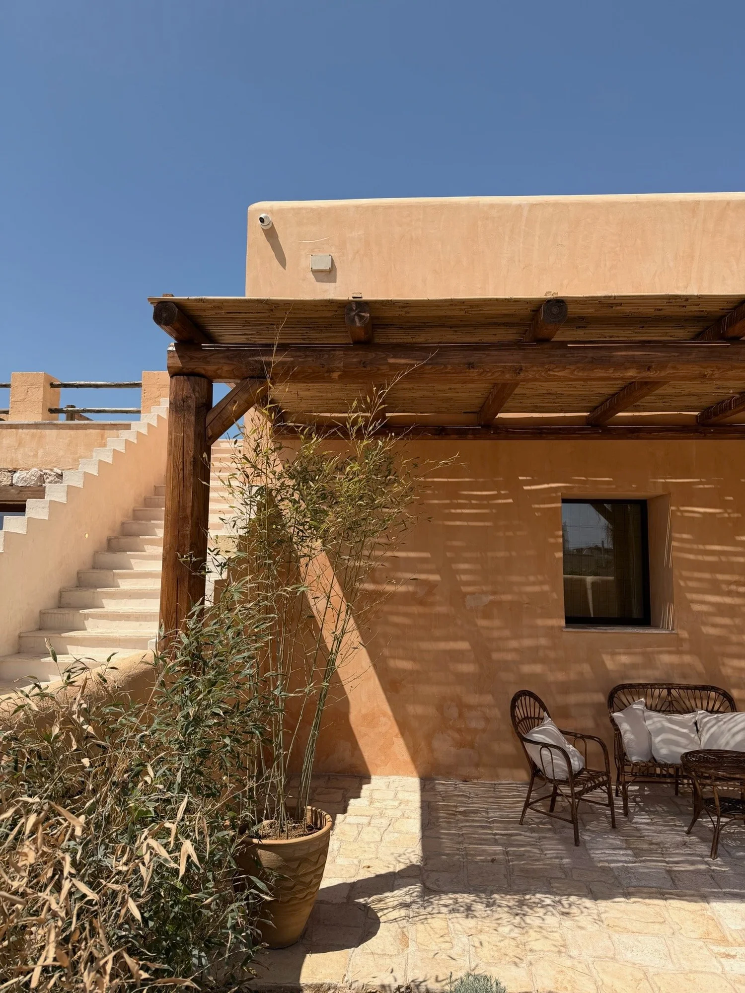 La corte mediterranea di Casa Ionio a San Pietro in Bevagna
